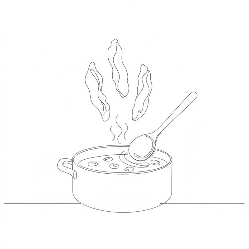 Tiras de pollo caen en una cazuela con una salsa que hierve suavemente; hay una cuchara dentro y sale vapor